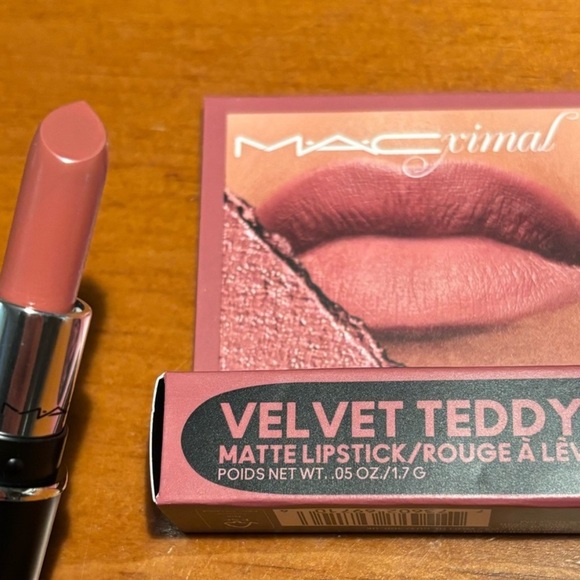MAC Matte Lipstick Velvet Teddy - Picture 1 of 16